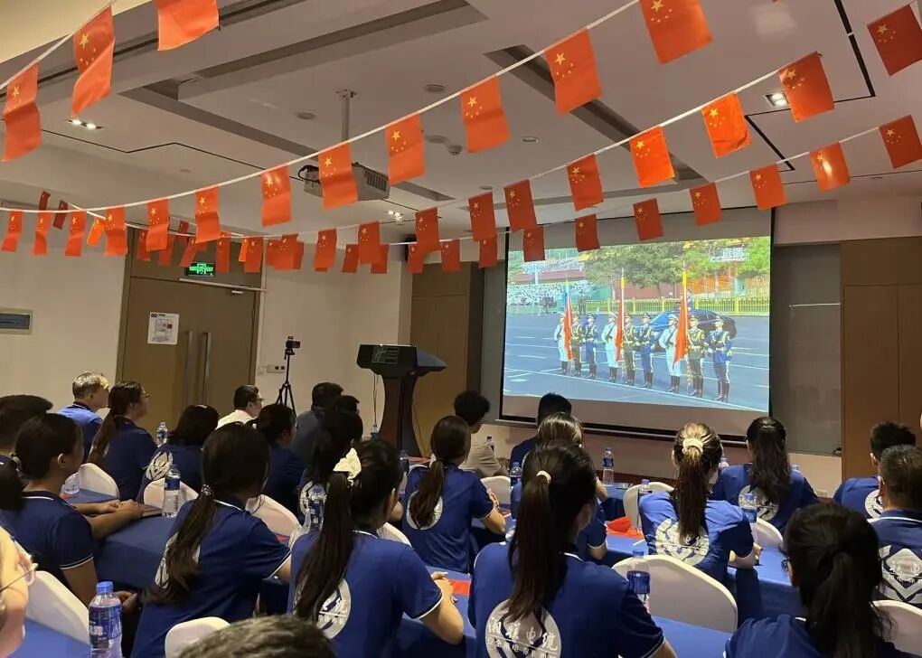 湘聯(lián)電纜集體觀看九三閱兵，汲取奮進力量！